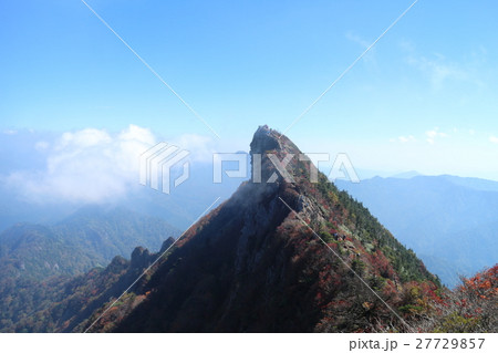 紅葉の石鎚山天狗岳 27729857