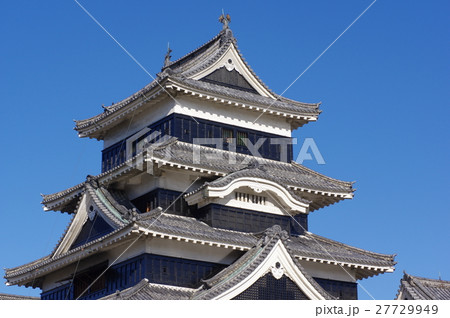 信州 国宝 松本城 妻面の木連格子(きづれごうし)と破風(はふ) 俯瞰 信州 国宝 松本城 妻面の木連格子(きづれごうし)と破風(はふ) 俯瞰 27729949