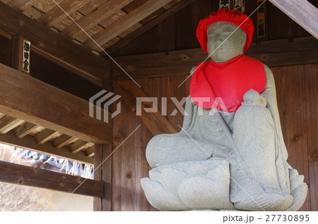 信州の文化財　名工　守屋貞治の石仏　延命地蔵菩薩像　左俯瞰横（飯島町　慈福院） 27730895