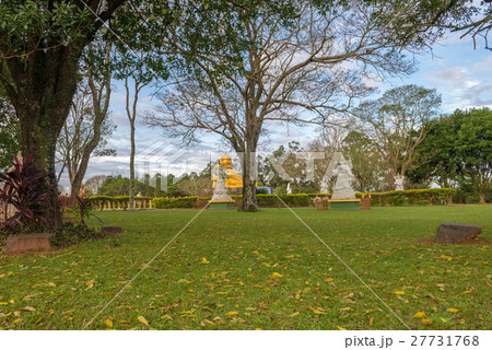 Giant Buddha statue in the gardens of the temple 27731768