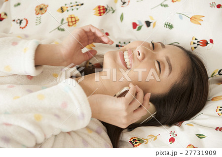 若い女性のシングルライフ 27731909