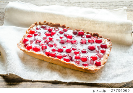 Tart with jellied fresh cranberries 27734069