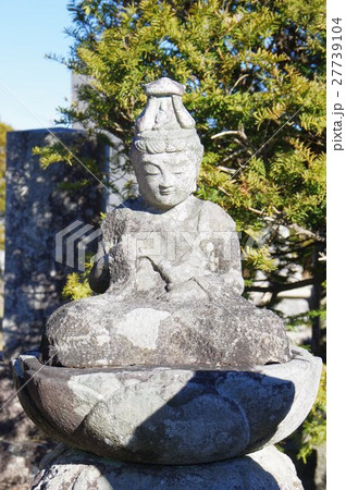 信州の文化財　名工　守屋貞治の石仏　聖観世音菩薩像　正面（駒ヶ根市北ノ原墓地） 27739104