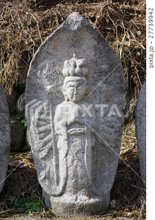 信州の文化財　名工　守屋貞治の石仏　千手観世音菩薩像　正面（宮田村柏木全昌寺） 27739942