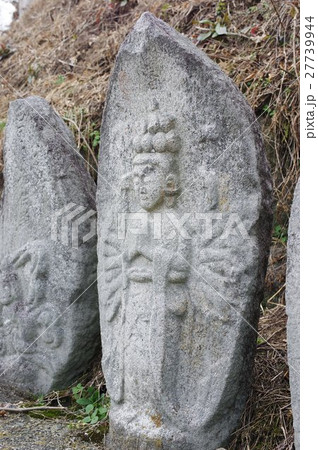 信州の文化財　名工　守屋貞治の石仏　千手観世音菩薩像　左俯瞰（宮田村柏木全昌寺） 27739944