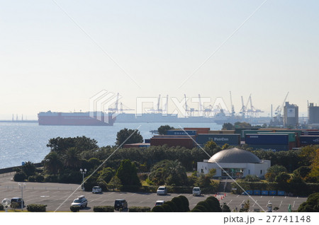 横浜港シンボルタワーから見た南本牧近辺 27741148