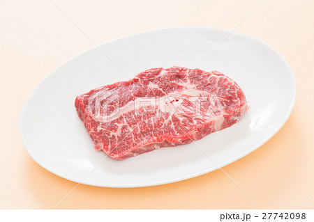 牛肉イメージ 肩ステーキ 生肉 牛肉イメージ 肩ステーキ 生肉 27742098