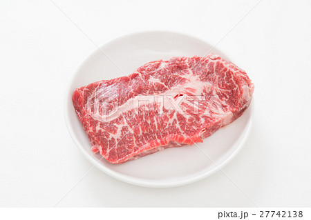 牛肉イメージ　肩ステーキ　生肉 27742138
