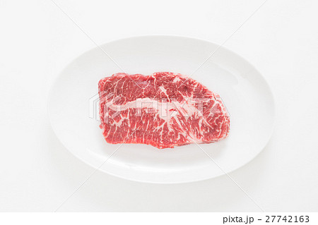 牛肉イメージ 肩ステーキ 生肉 牛肉イメージ 肩ステーキ 生肉 27742163