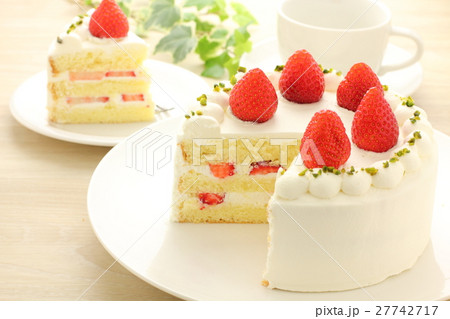 苺のショートケーキ 27742717