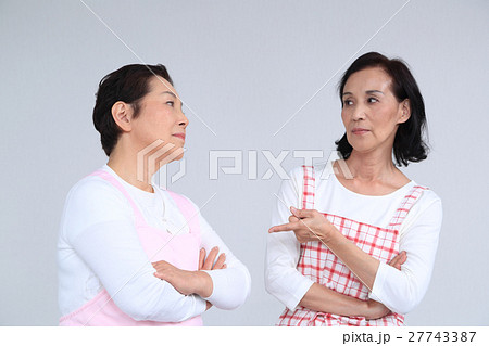 ケンカする女性たち ケンカする女性たち 27743387