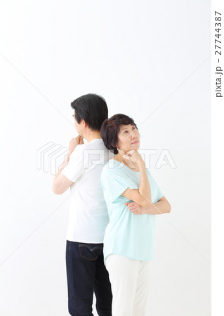 ライフスタイル　中年夫婦 27744387
