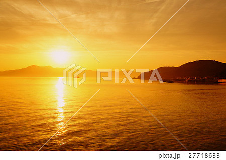 周防大島の夕日(山口県周防大島町) 周防大島の夕日(山口県周防大島町) 27748633