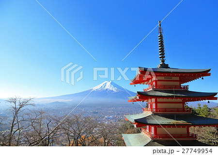 新倉山浅間神社と富士山　 27749954