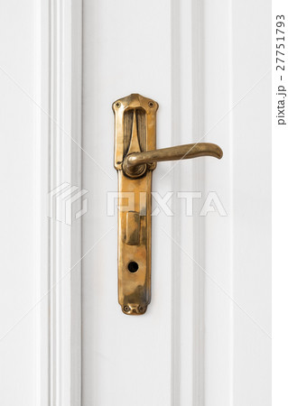 old door handle  on white door 27751793