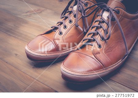 A pair of brown leather shoes with vintage 27751972