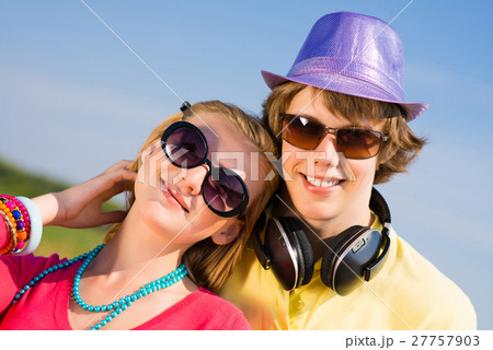 young couple 27757903