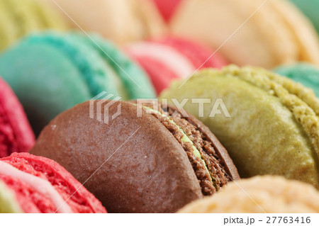 Set of delicious macaroons 27763416