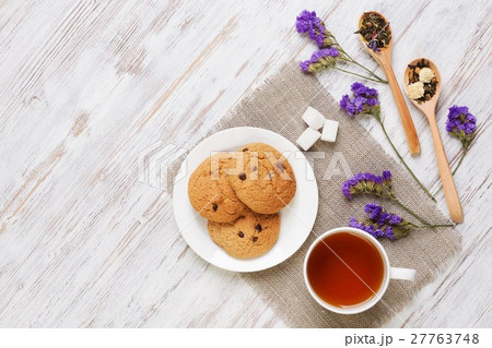 Herbal tea and cookies 27763748