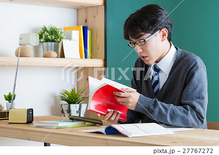 勉強をする学生 27767272