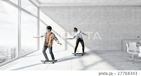Boy ride skateboard 27768303