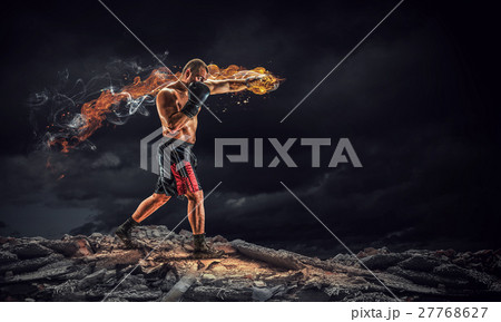 Box fighter trainning outdoor Box fighter trainning outdoor 27768627