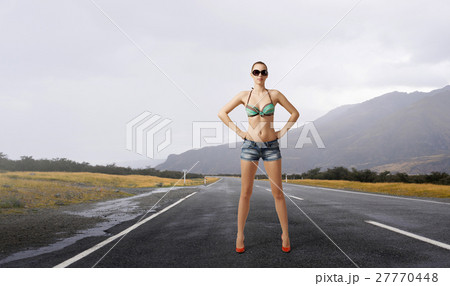 Hitch hiker woman on road 27770448