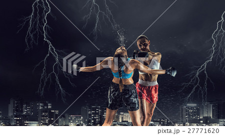 Girls boxing outdoor 27771620