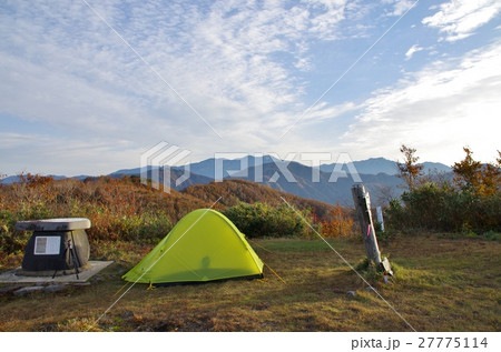 山の頂上でのテント泊 27775114