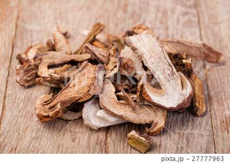 dried mushrooms 27777963