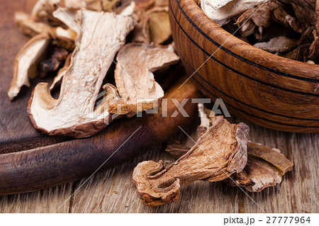 dried mushrooms 27777964