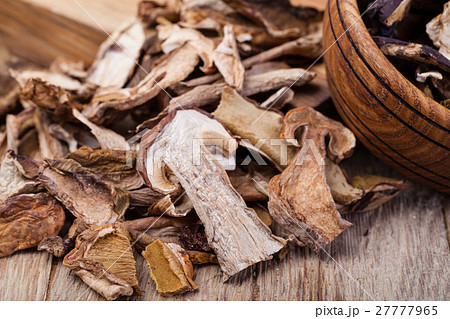 dried mushrooms 27777965