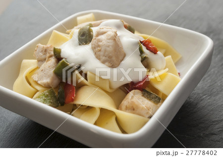 chicken breast pasta with red and green peppers chicken breast pasta with red and green peppers 27778402