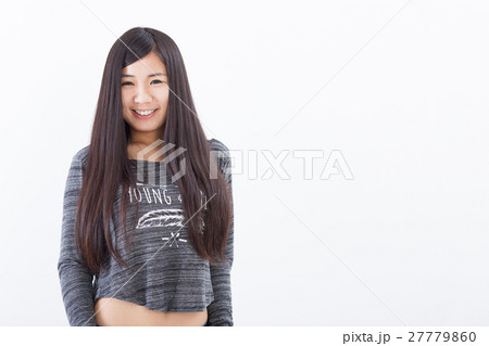 黒いロングヘアーの女の子 27779860