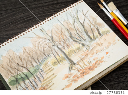 水彩画 風景画 スケッチブック 水彩画筆の写真素材