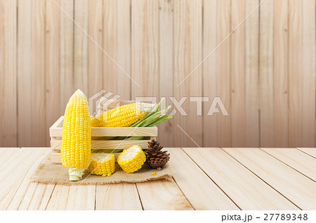 Close up fresh nature corn on hemp sack and wood Close up fresh nature corn on hemp sack and wood 27789348