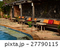 プールサイドのソファ 27790115