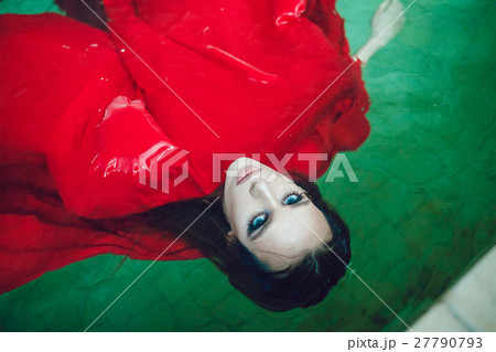 Fashion brunette woman with beautiful professional 27790793