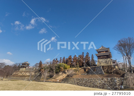 初春の上田城の南櫓と北櫓と東虎口櫓門と西櫓 27795010