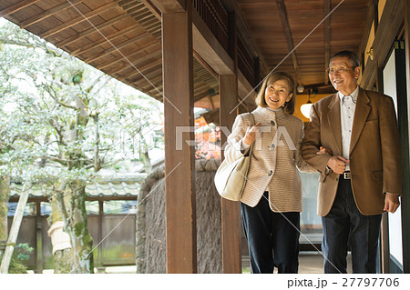 シニア夫婦 旅行イメージ 27797706