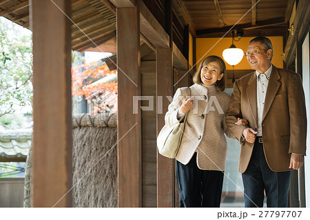 シニア夫婦 旅行イメージ シニア夫婦 旅行イメージ 27797707