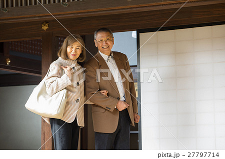 シニア夫婦 旅行イメージ シニア夫婦 旅行イメージ 27797714
