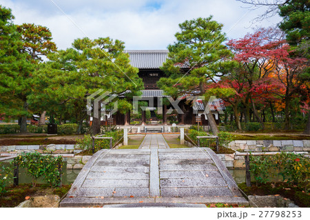 京都　建仁寺の紅葉 27798253