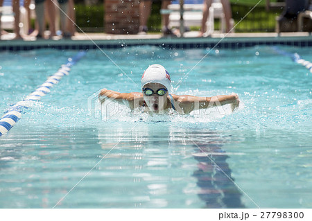 競泳　バタフライ 27798300