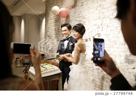 結婚式　ケーキ入刀 27799748