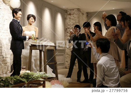 結婚式　ケーキ入刀 27799756