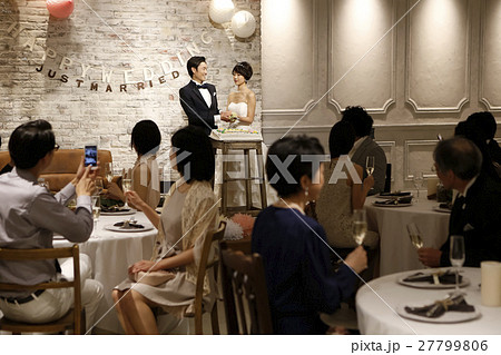 結婚式　ケーキ入刀 27799806