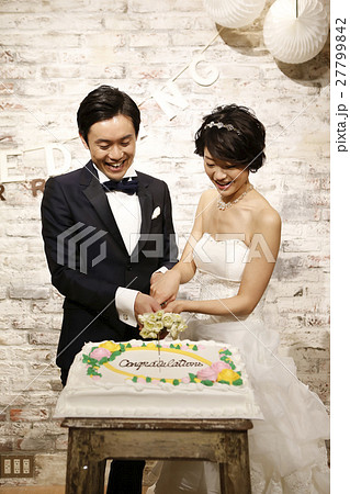 結婚式　ケーキ入刀 27799842