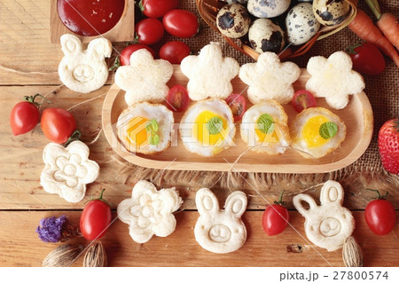 Sandwich bread with quail eggs of delicious. Sandwich bread with quail eggs of delicious. 27800574