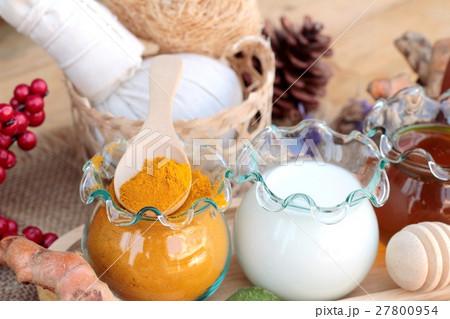 Turmeric powder with honey and milk for scrub. Turmeric powder with honey and milk for scrub. 27800954